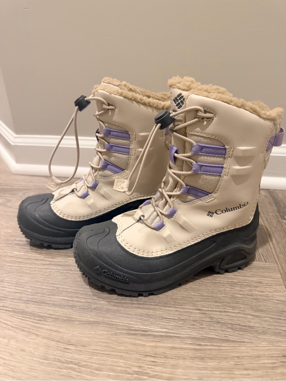 NWOT Columbia Kids Bugaboot Celsius Boots in Fawn and Frosted Purple Size 3